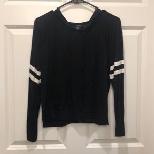 Black light weight pullover